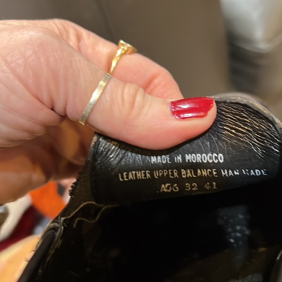 Black Dansko shoes. Size 41/10. Lightly used - Picture 4 of 6